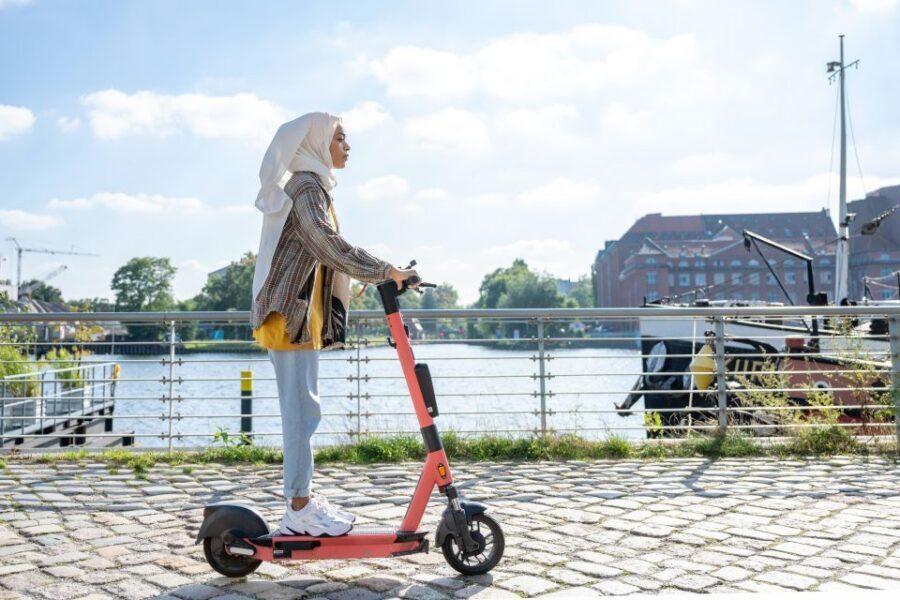 Berlin: 3-H Top Sights Guided E-Scooter Tour - Guide quality can make or break it