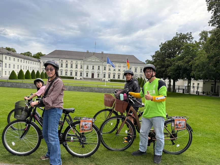 Berlin: 3-hour bike tour - A journey through time in the capital - Museum Island without museum tickets: architecture lessons along the river
