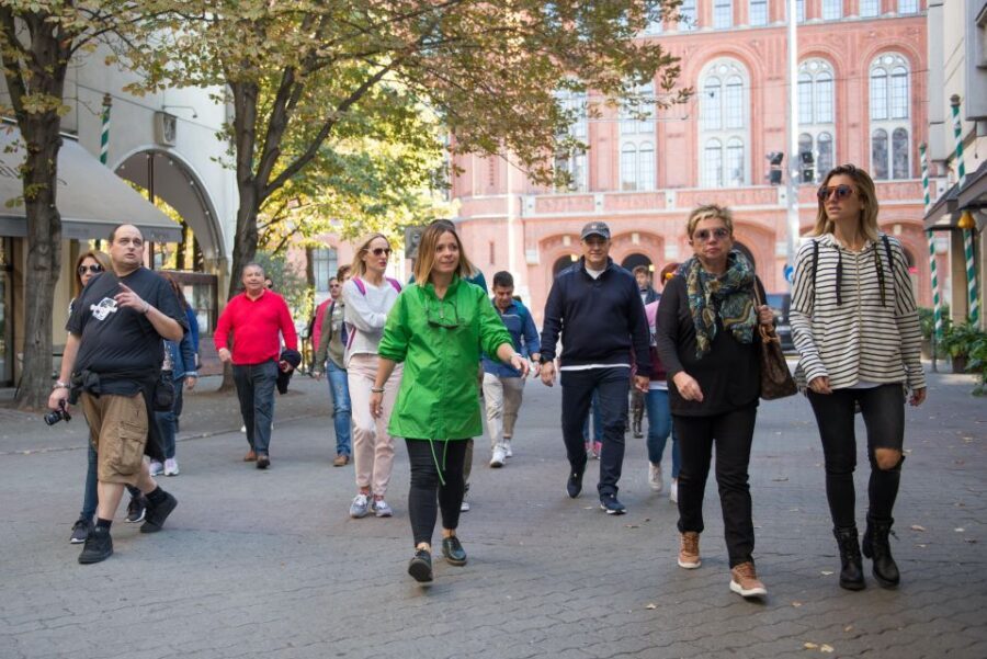 Berlin: 4-Hour Guided Highlights Tour in Spanish - Unter den Linden and the grand avenue-to-square rhythm