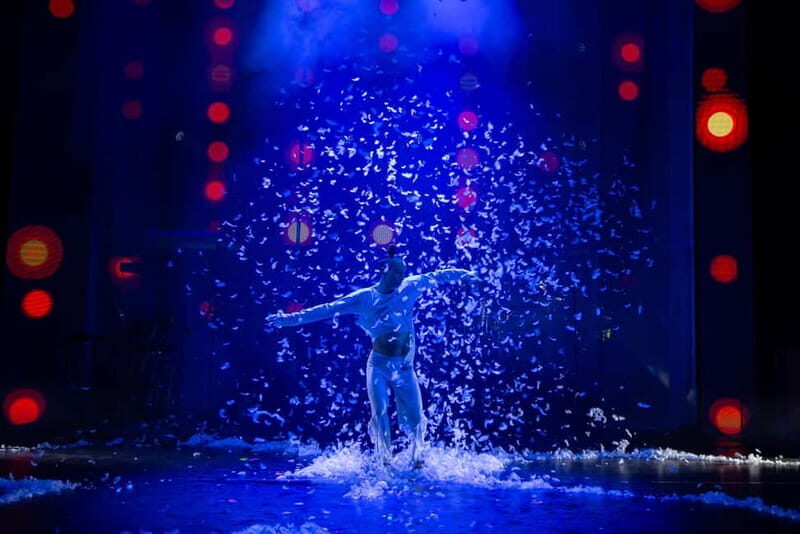 Berlin: "90s Forever - Hits & Acrobatics" - Varieté Show - Should You Book 90s Forever – Hits & Acrobatics?