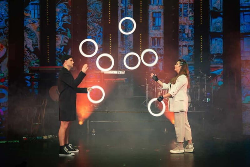 Berlin: "90s Forever - Hits & Acrobatics" - Varieté Show - What the Show Really Looks Like: Hits Meet Acrobatics