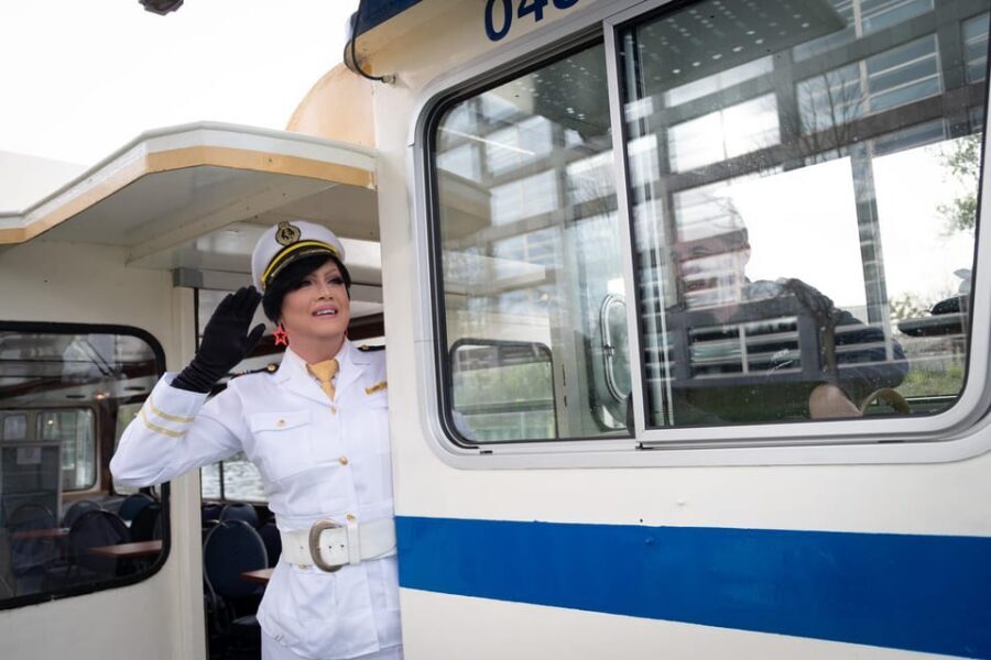 Berlin: Audrey Ahoi! Spree cruise with drag queen (HOL) - Passing the Government District Without Needing Background Reading