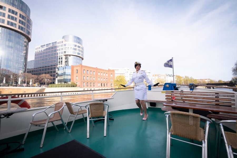 Berlin: Audrey Ahoi! Spree cruise with drag queen (HOL) - Drinks, Snacks, and the Pace You Can Actually Enjoy