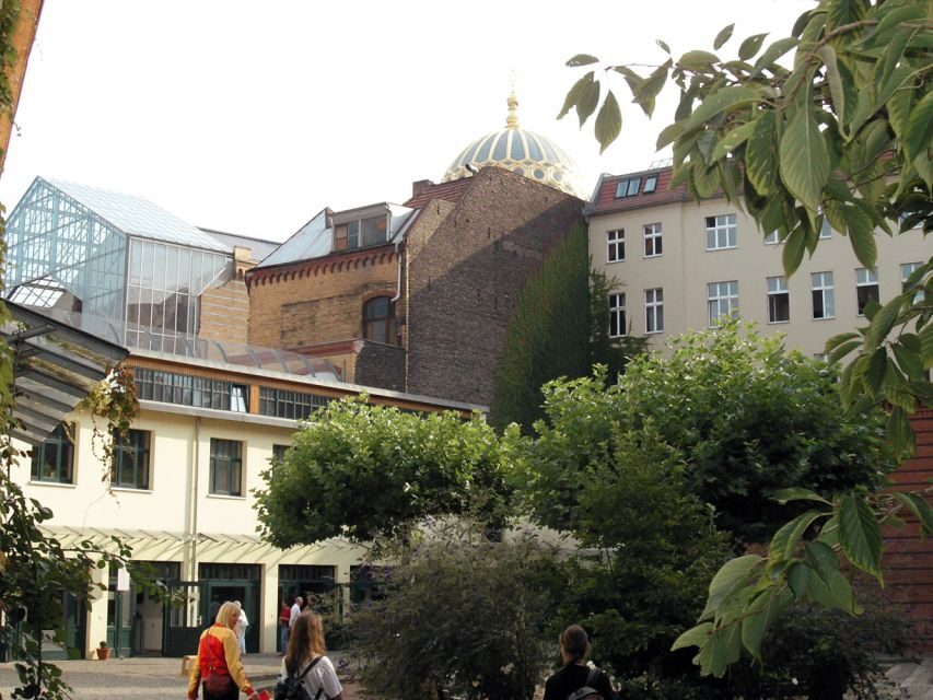 Berlin: Backyards of Berlin 2-Hour Tour - Sophienstraße and the courtyard world of Hackesche Höfe