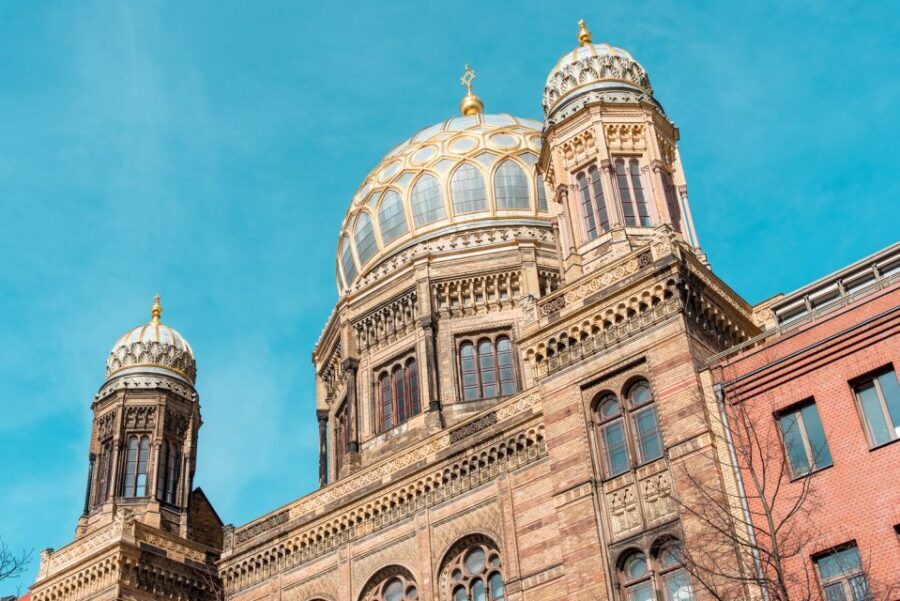Berlin: Backyards of Berlin 2-Hour Tour - Oranienburger Straße: New Synagogue history and the Postfuhramt area