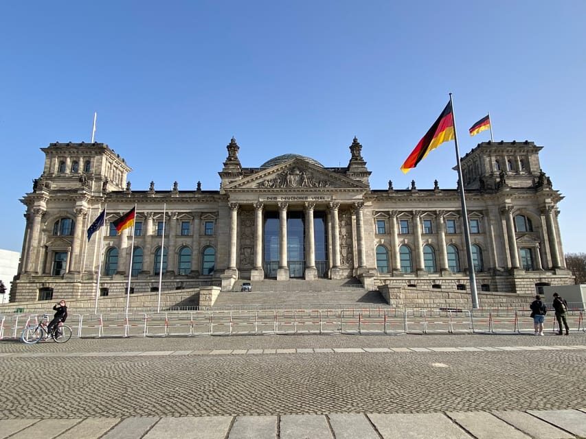Berlin Battlefield Tour - Operation Berlin 1945 - Platz der Republik / the assault area: where street fighting takes over