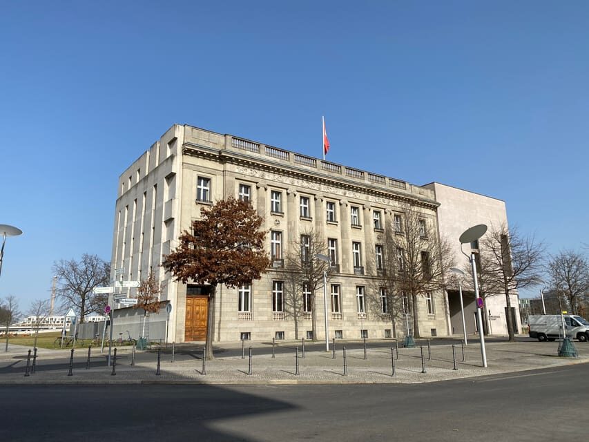 Berlin Battlefield Tour - Operation Berlin 1945 - The tour style: sound cues, maps, and strategy you can follow