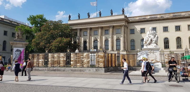 Berlin Beers & Battlefields Tour: War History & German Beer - Three beer tastings: how to enjoy the flight without losing the story