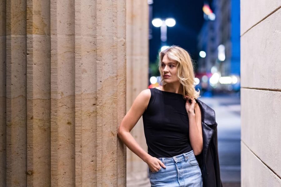 Berlin by Night: Private Photoshoot at Illuminated Cityscape - What you actually get: 40 edited photos, delivered in 48 hours