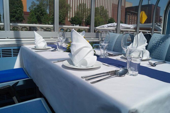 Berlin Capital 4-Course Sunset Dinner Cruise Including Drinks - The ship’s meal plan: what you’ll actually eat