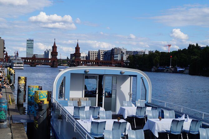 Berlin Capital 4-Course Sunset Dinner Cruise Including Drinks - The onboard atmosphere: intimate dining, calm pacing, and warmth