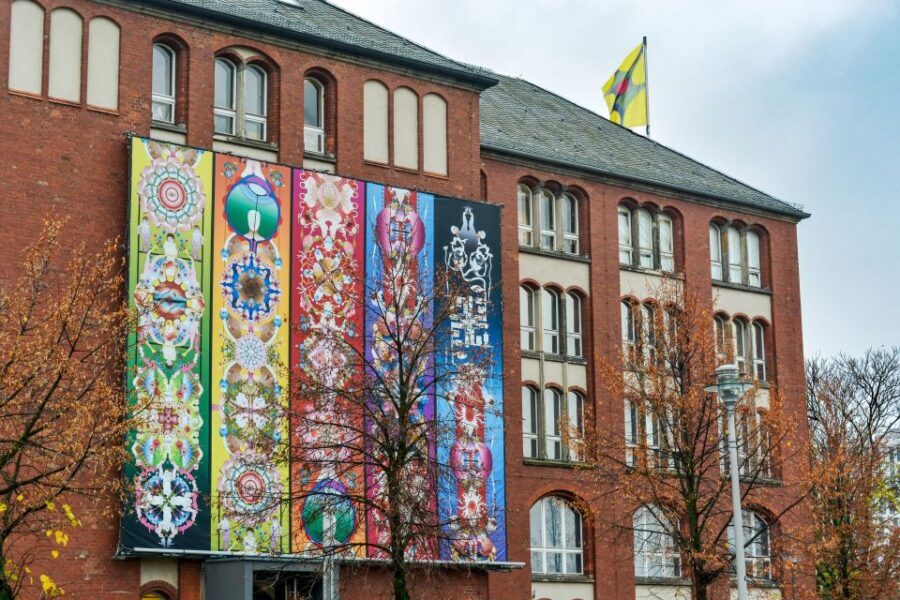 Berlin: Charité Hospital History Walking Tour - The walk itself: timing, clothing, and comfort