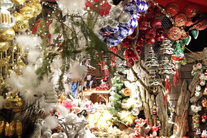 Berlin Christmas Markets Tour - Starting at Hackescher Markt: Where the Holiday Buzz Begins