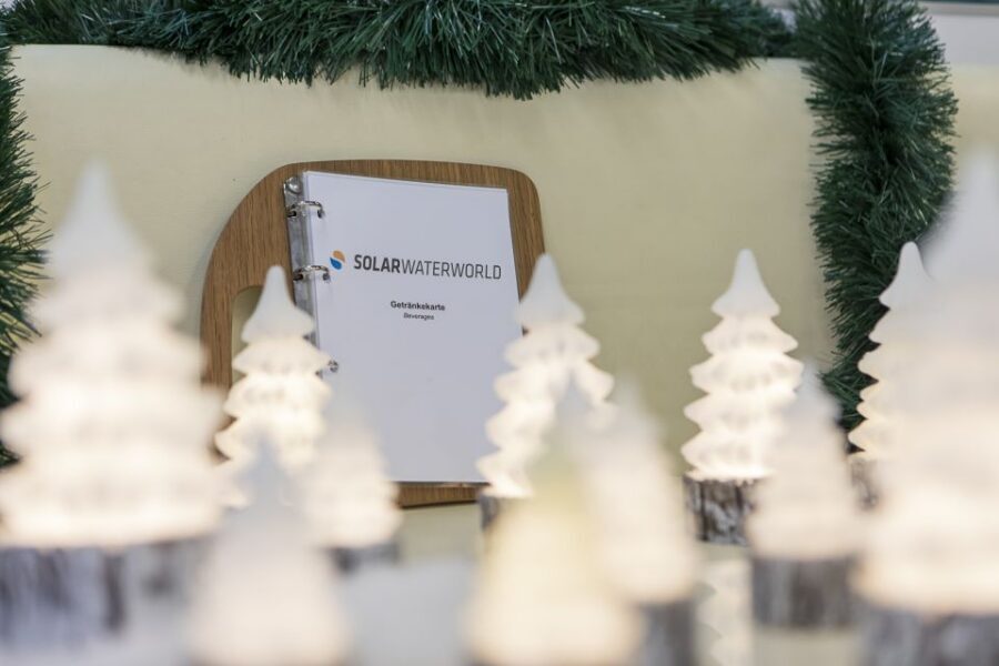 Berlin: Christmas Sightseeing Boat Tour - Onboard comfort: toilets, warmth, and the Christmas welcome