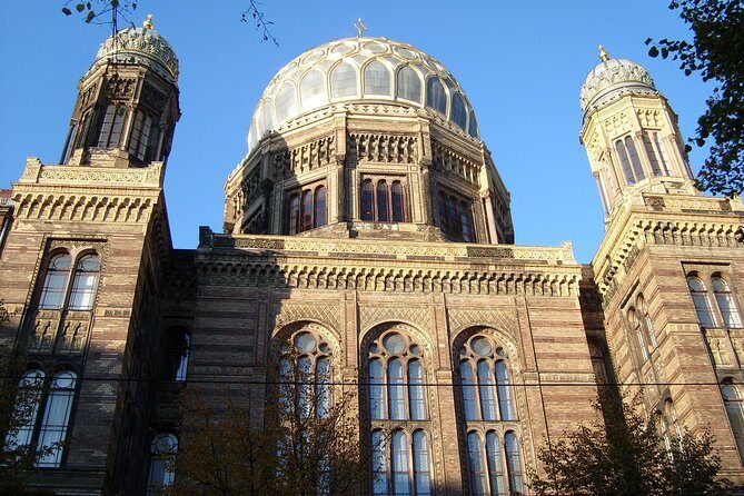 Berlin City Walking Tour of Scheunenviertel and Hackesche Höfe in Berlin Mitte - Stop 3: Stiftung Neue Synagoge Berlin - Centrum Judaicum and Clärchens Ballhaus