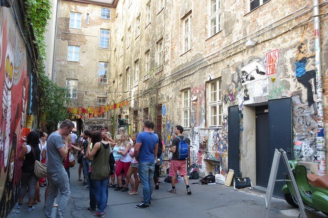 Berlin City Walking Tour of Scheunenviertel and Hackesche Höfe in Berlin Mitte - Stop 1: Scheunenviertel and the 1920s neighborhood feeling