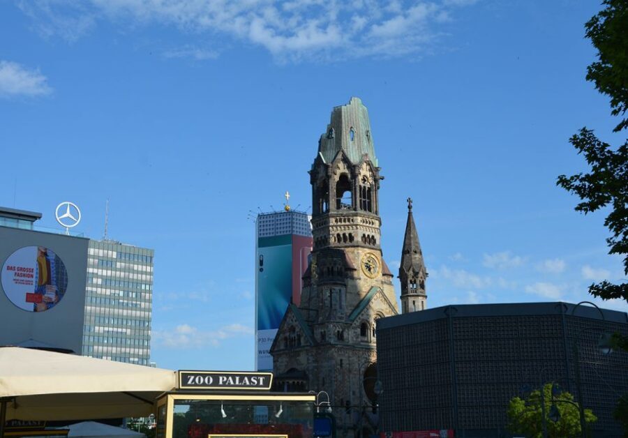 Berlin: City-West Walking Tour with a Real Berliner - Languages, pace, and comfort on an all-weather city walk