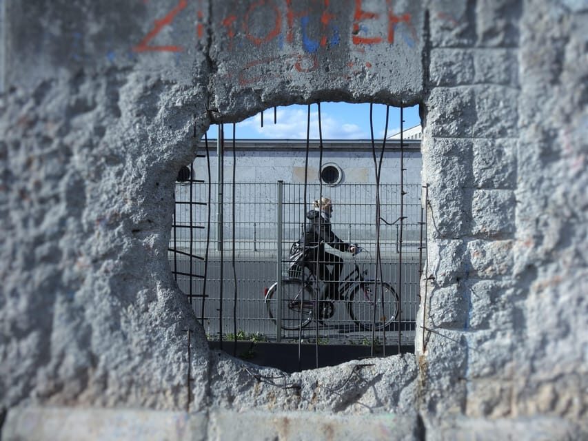 Berlin: Cold War History and Berlin Wall Guided Walking Tour - The quiet power of “daily life on either side”