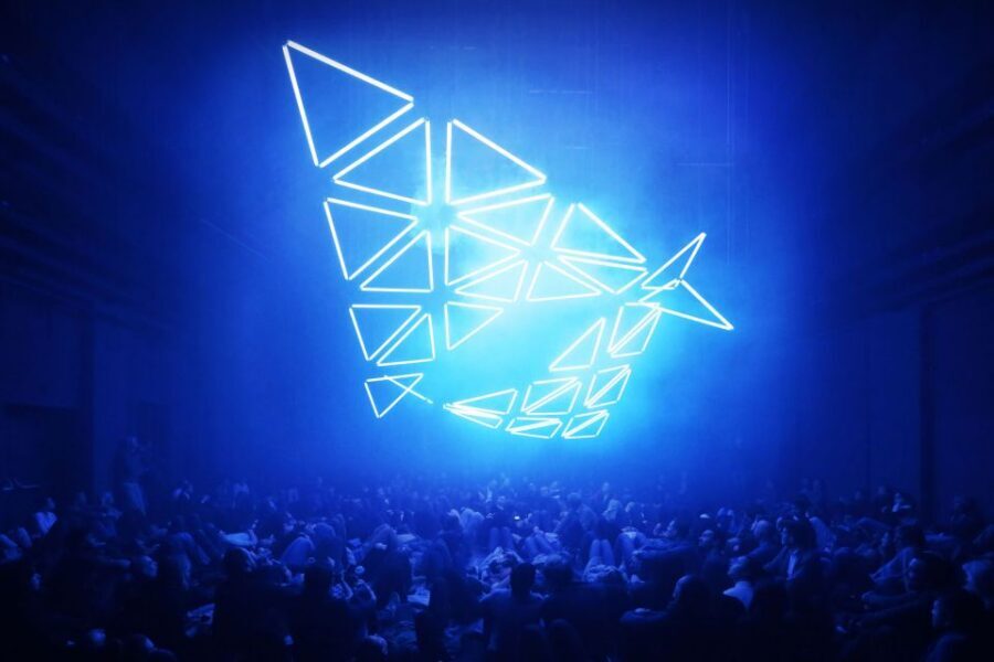 Berlin: DARK MATTER Experience KOLLEKTION Entry Ticket - Walking into the factory-darkness: how the first rooms set your rhythm