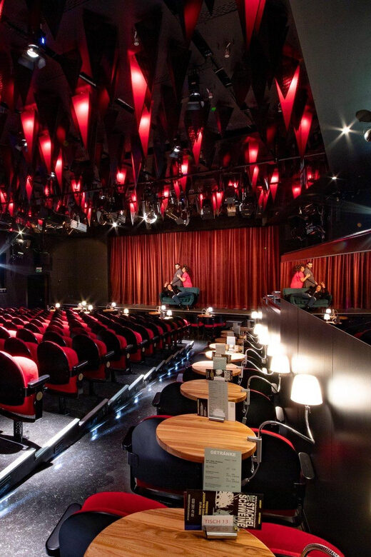 Berlin: Die Stachelschweine - Frank Lüdecke - Träumt Weiter - Die Stachelschweine in Berlin: The kind of room that makes satire land