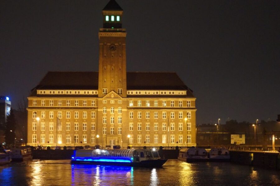 Berlin: Dinner Cruise on the Spree with Prosecco - Menus That Match the Sights: 3 Courses vs 4 Courses