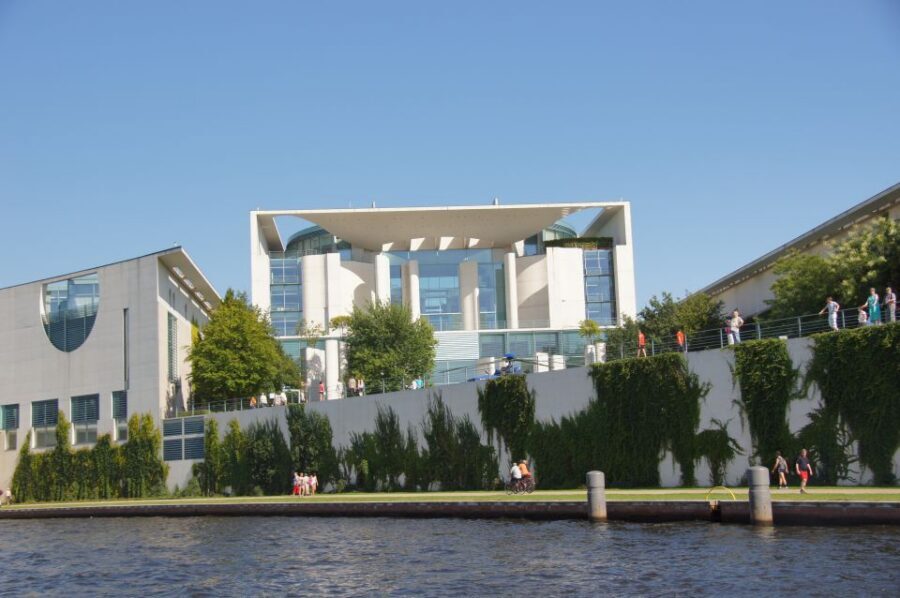 Berlin: Dinner Cruise on the Spree with Prosecco - Where You Board Near Charlottenburg and How to Find Reederei Becker