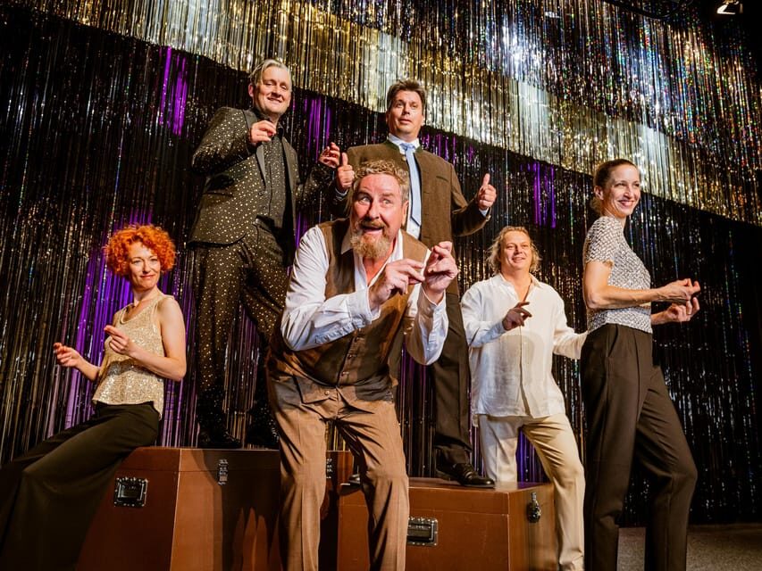 Berlin: DISTEL - The capital cabaret - A two-hour DISTEL evening: what the flow likely means for your night
