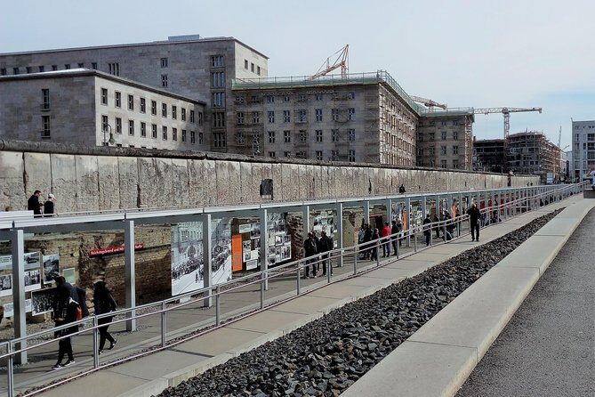 Berlin during Nazism - Tour in Italian - New Synagogue and Old Jewish Cemetery: Two Stops, Two Layers of Loss