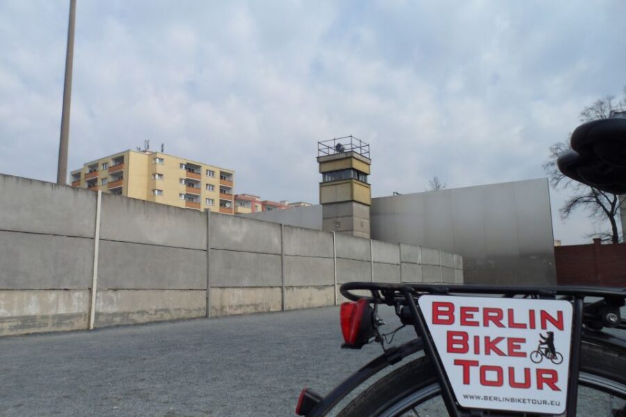 Berlin: E-Bike Tour of the Berlin Wall and Mitte Highlights - Wall Memorial and Chapel of Reconciliation: where the tone turns
