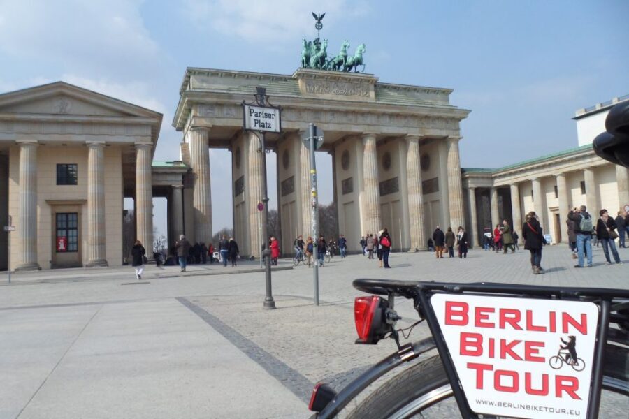 Berlin: E-Bike Tour of the Berlin Wall and Mitte Highlights - Holocaust Memorial, Gendarmenmarkt, and Bebelplatz: respect at street level