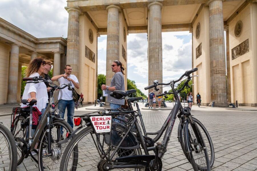 Berlin: E-Bike Tour of the Berlin Wall and Mitte Highlights - Unter den Linden: cycling into classic Berlin scenes
