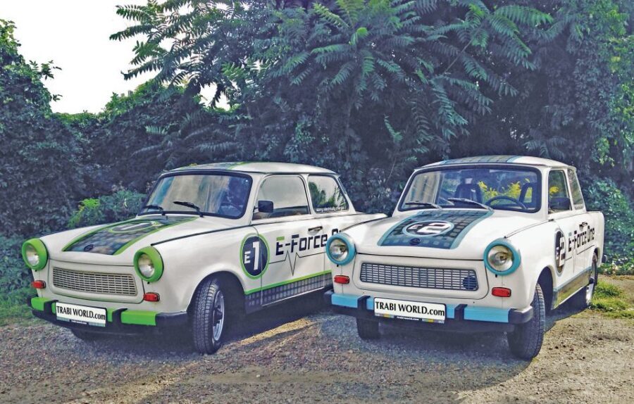 Berlin: E-Trabi City Tour - 75 minutes behind the wheel: how the driving experience really works