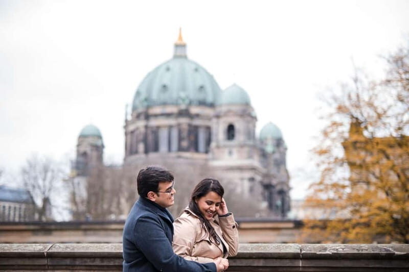 Berlin: Early Morning Private Photoshoot to avoid the Crowd - When the shoot goes by subway: how you reach Brandenburg Gate smoothly
