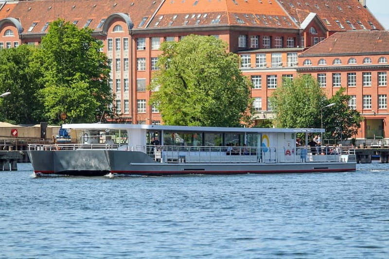 Berlin: East Side Gallery Spree Cruise in a Solar Catamaran - Solar-powered quiet on the Spree: a smart Berlin break