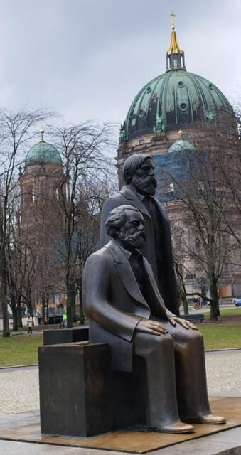Berlin (E)Bike Tour Historical Highlights in Small groups - Should you book this Berlin (E)Bike tour with a rickshaw option?