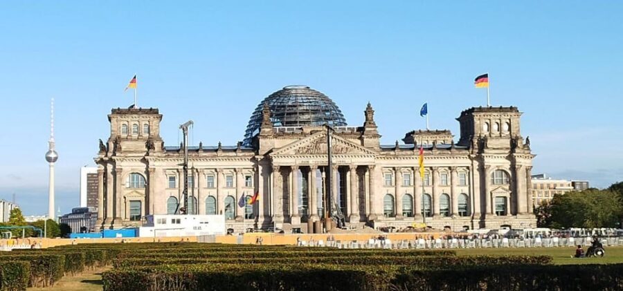Berlin (E)Bike Tour Historical Highlights in Small groups - The 3.5-hour Berlin-Mitte route: stop by stop