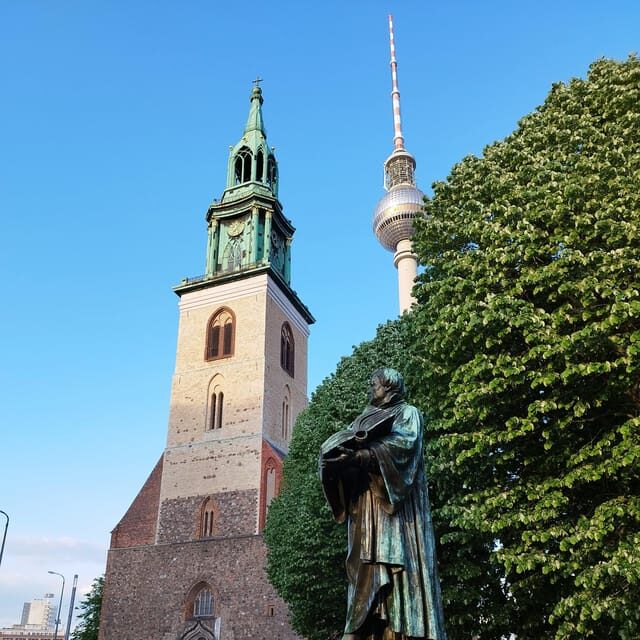 Berlin (E)Bike Tour Historical Highlights in Small groups - Photo-stop strategy so you actually get good pictures