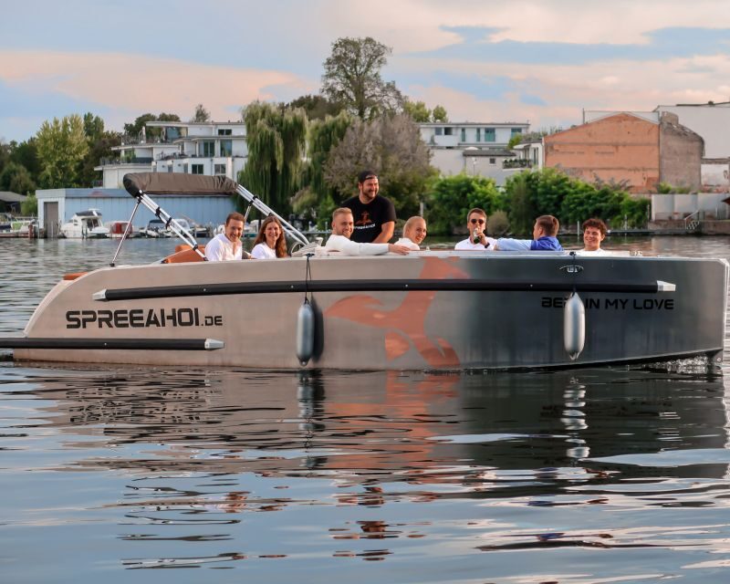 Berlin: Electric Boat Rental for self-driving 2 hrs - Price and Value for a Private Group Up to 12