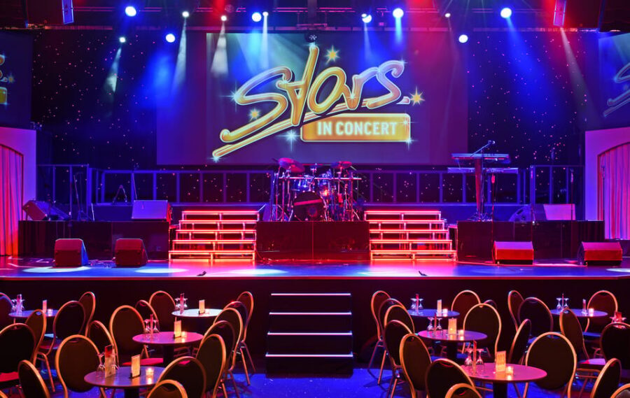 Berlin: "ELVIS - The Musical" Ticket - Live music setup and the choir you’ll actually notice
