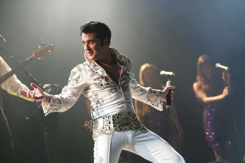 Berlin: "ELVIS - The Musical" Ticket - Grahame Patrick as The King: the performance center of gravity