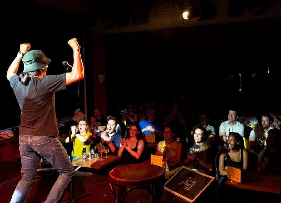 Berlin: English Stand-Up Comedy Show - Pizza Around 8:30: Why That Timing Is Worth Your Attention
