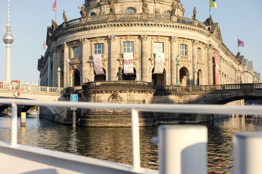 Berlin: Evening Boat Cruise – Romance & Moonlight - Who this cruise suits best (and who should think twice)