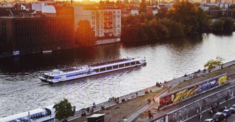 Berlin: Evening City Sightseeing Cruise - Bellevue Palace and Tiergarten: the garden-and-statue views