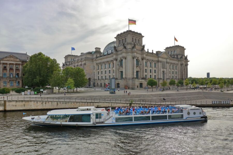 Berlin: Evening City Sightseeing Cruise - Westhafen Canal, ship canals, and the ministry stops