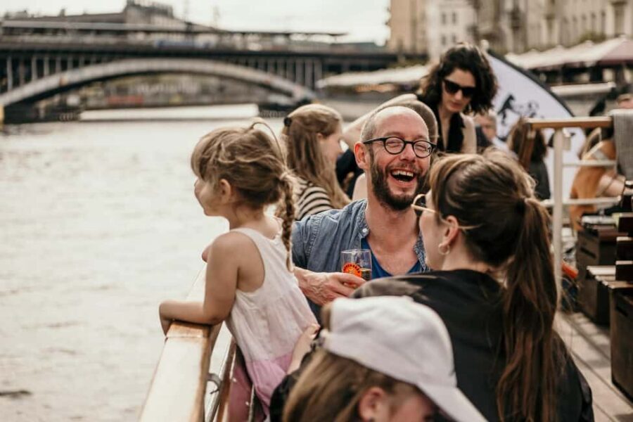 Berlin: Evening JAZZ Cruise with "Markus Ehrlichs" Jazz Trio - From Holzmarkt 25 to the Oberbaumbrücke: the waterfront landmarks you’ll recognize