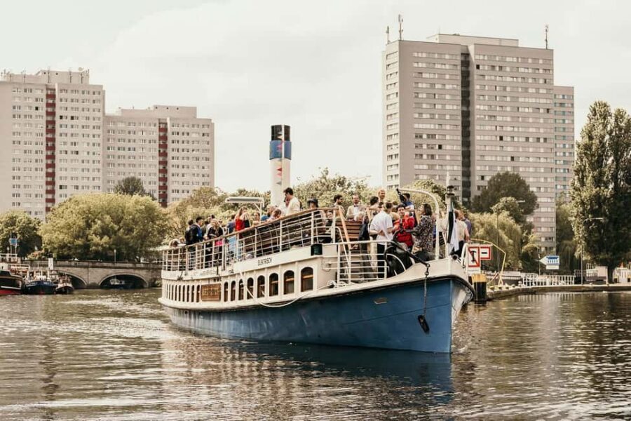 Berlin: Evening JAZZ Cruise with "Markus Ehrlichs" Jazz Trio - Onboard comfort and what you should plan to pay for