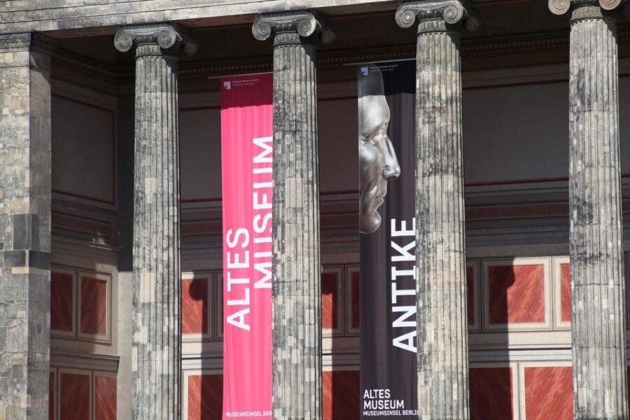 Berlin: Exclusive Private Tour of the Museum Island - Colonnade to Altes Museum: Standing Inside the Original Vision