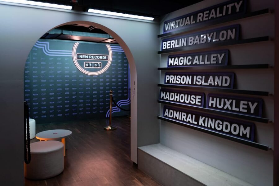 Berlin: EXIT Escape Room Games & Virtual Reality Adventures! - What EXIT is really like: escape rooms meet Berlin VR