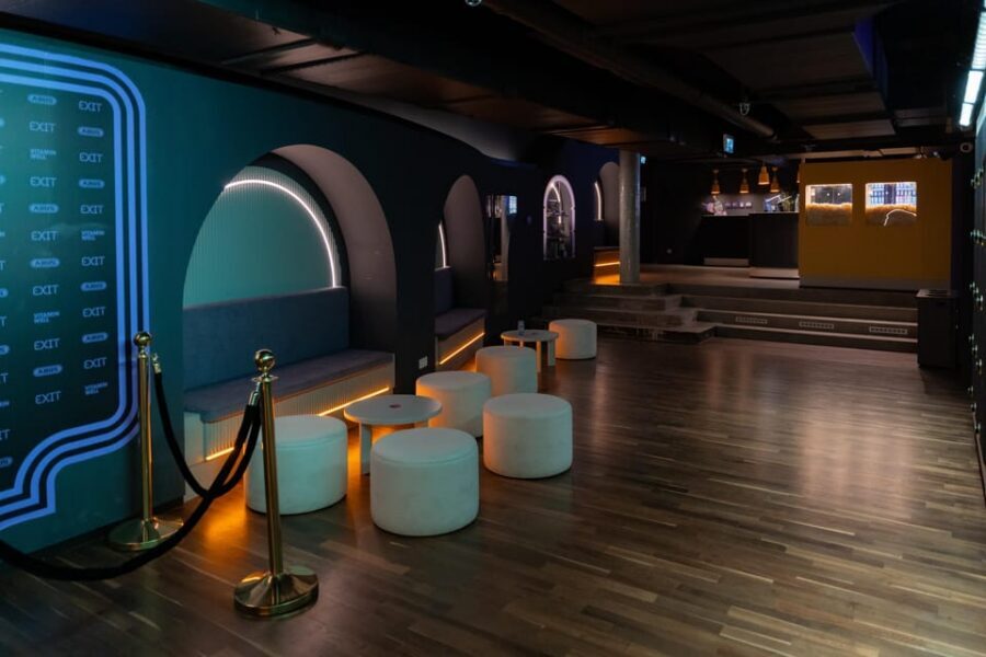 Berlin: EXIT Escape Room Games & Virtual Reality Adventures! - Where to meet at Friedrichstrasse (and avoid the backyard confusion)