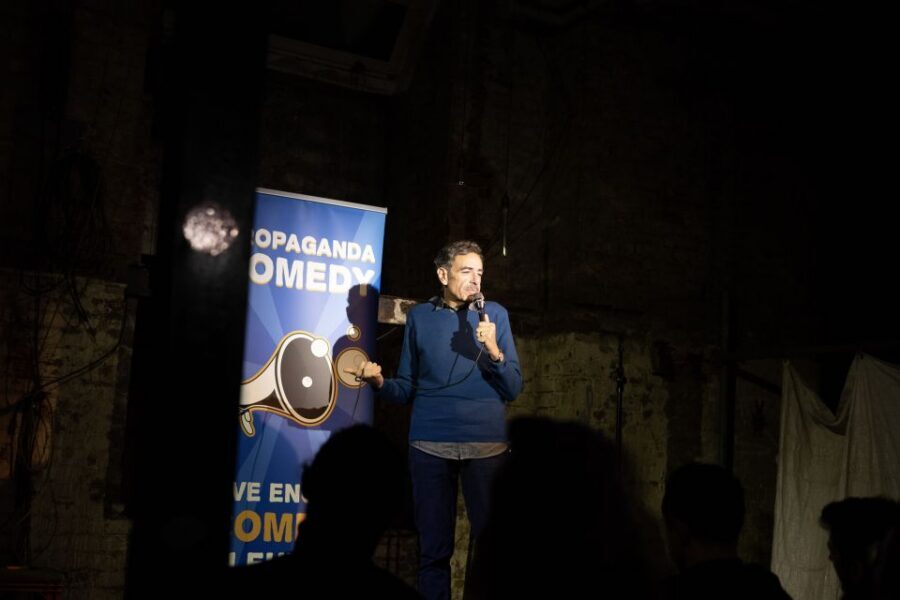 Berlin: Expats in Berlin Comedy Show Ticket - What happens when you walk in: hosts, free shot, and bar access